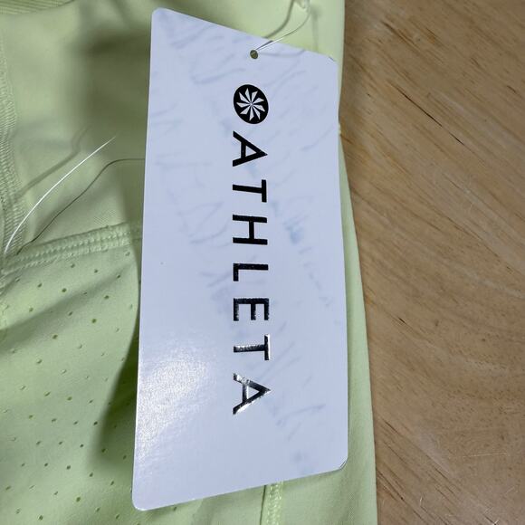 Athleta NWT Run With It 4.5" Shorts Size 1X Running Shorts Tequila Green Stretch - Picture 13 of 13